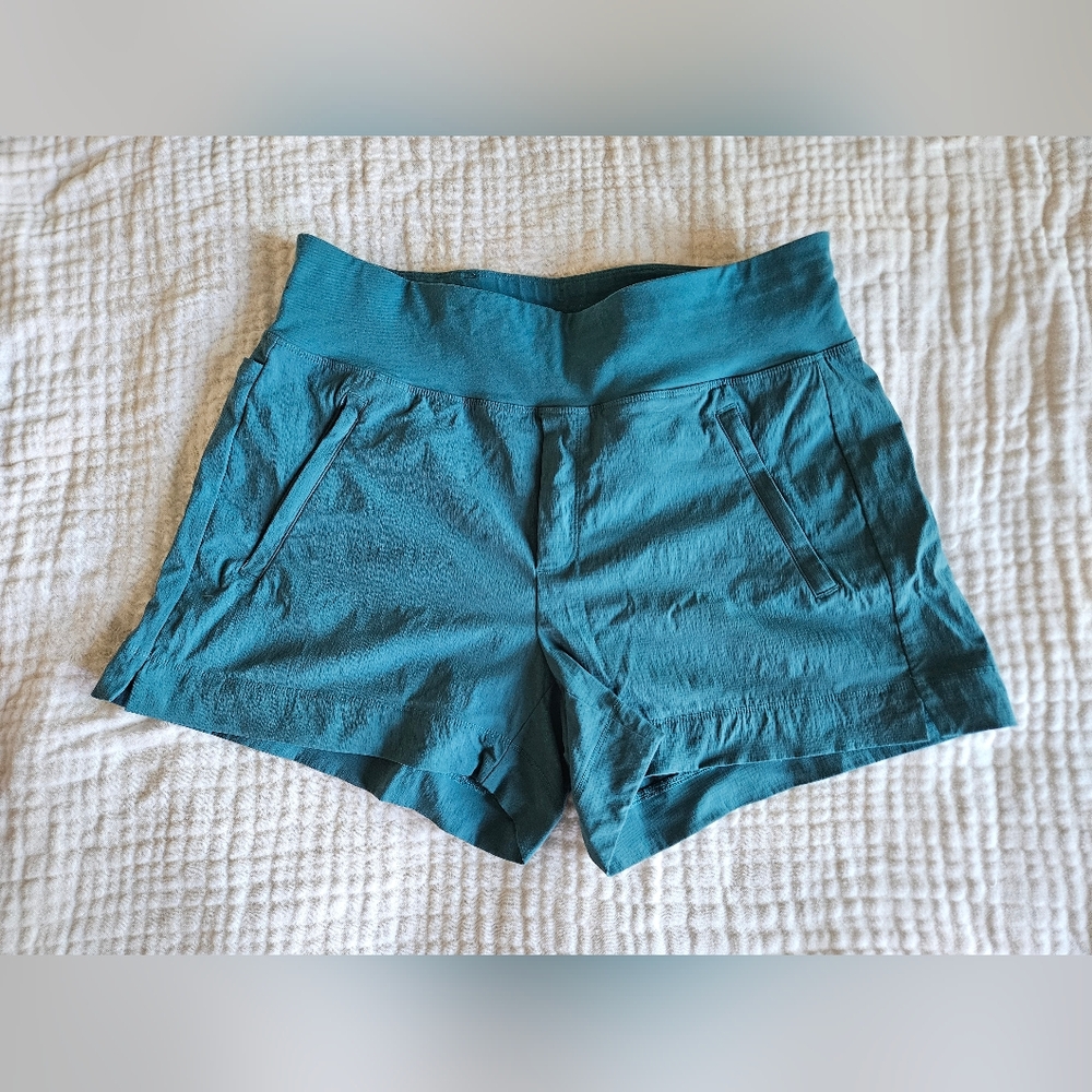 Athleta Trekkie Short